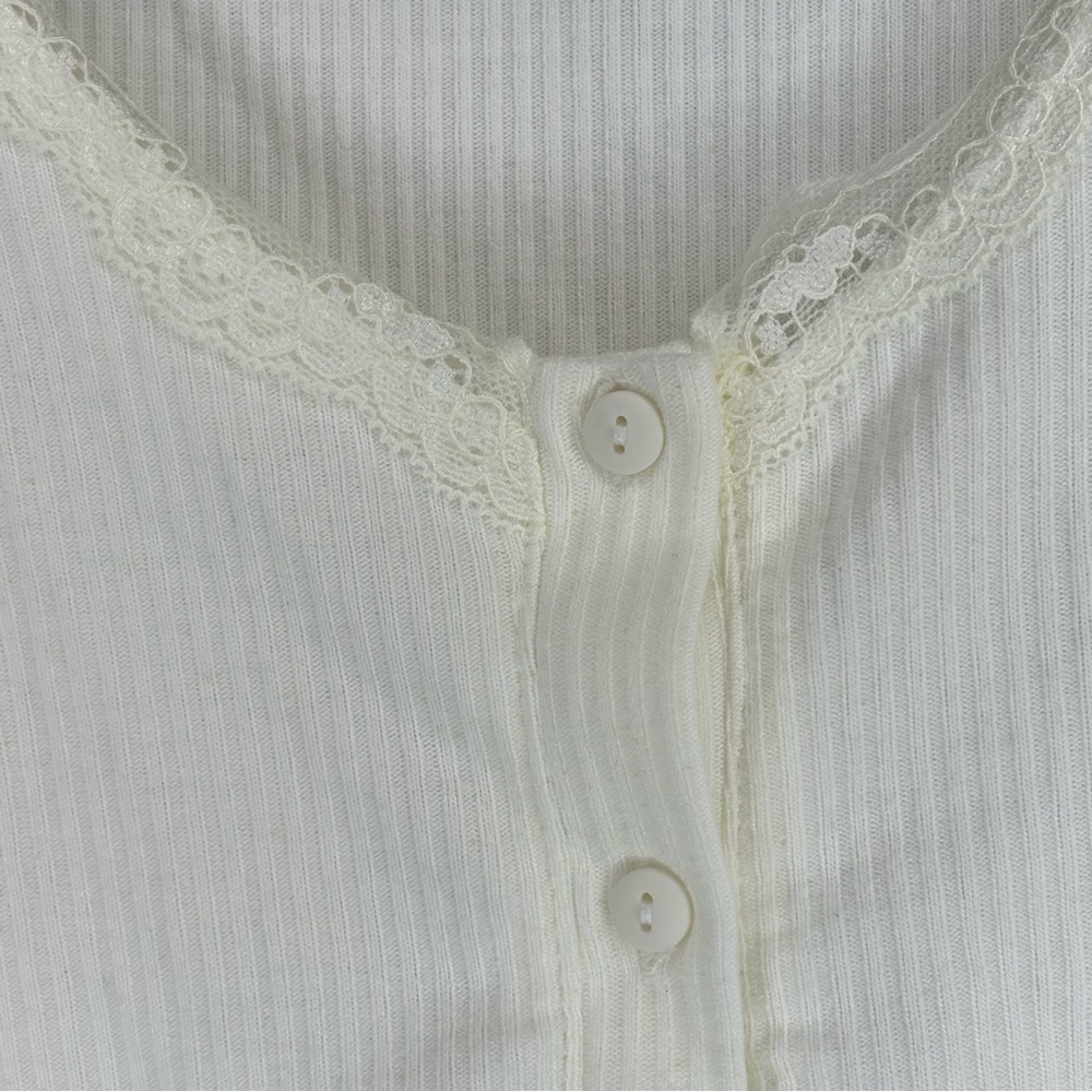 Caution To The Wind Boho Ivory Lace Button Cropped Tank Top Size Medium - Picture 4 of 7